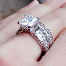 Load image into Gallery viewer, 2-in-1 Womens Vintage White Diamond Silver Engagement Wedding Band Ring Set